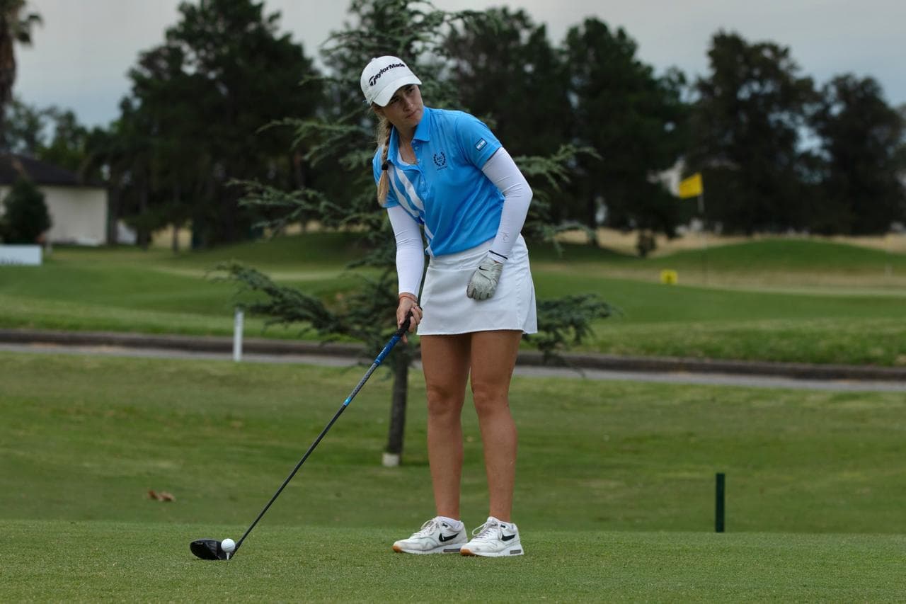 Golfista en el tee